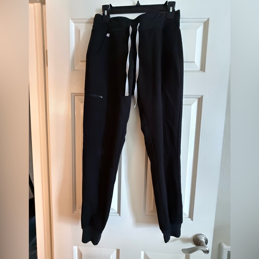 FIGS Women’s Zamora Jogger Scrub Pants – Black, Size MED